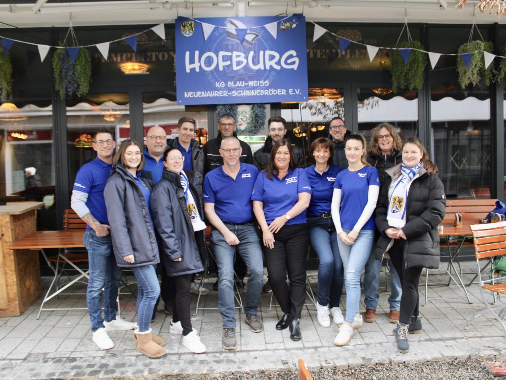 Dieses Bild zeigt den Vorstand bei der Erfüllung des närrischen Paragrafen