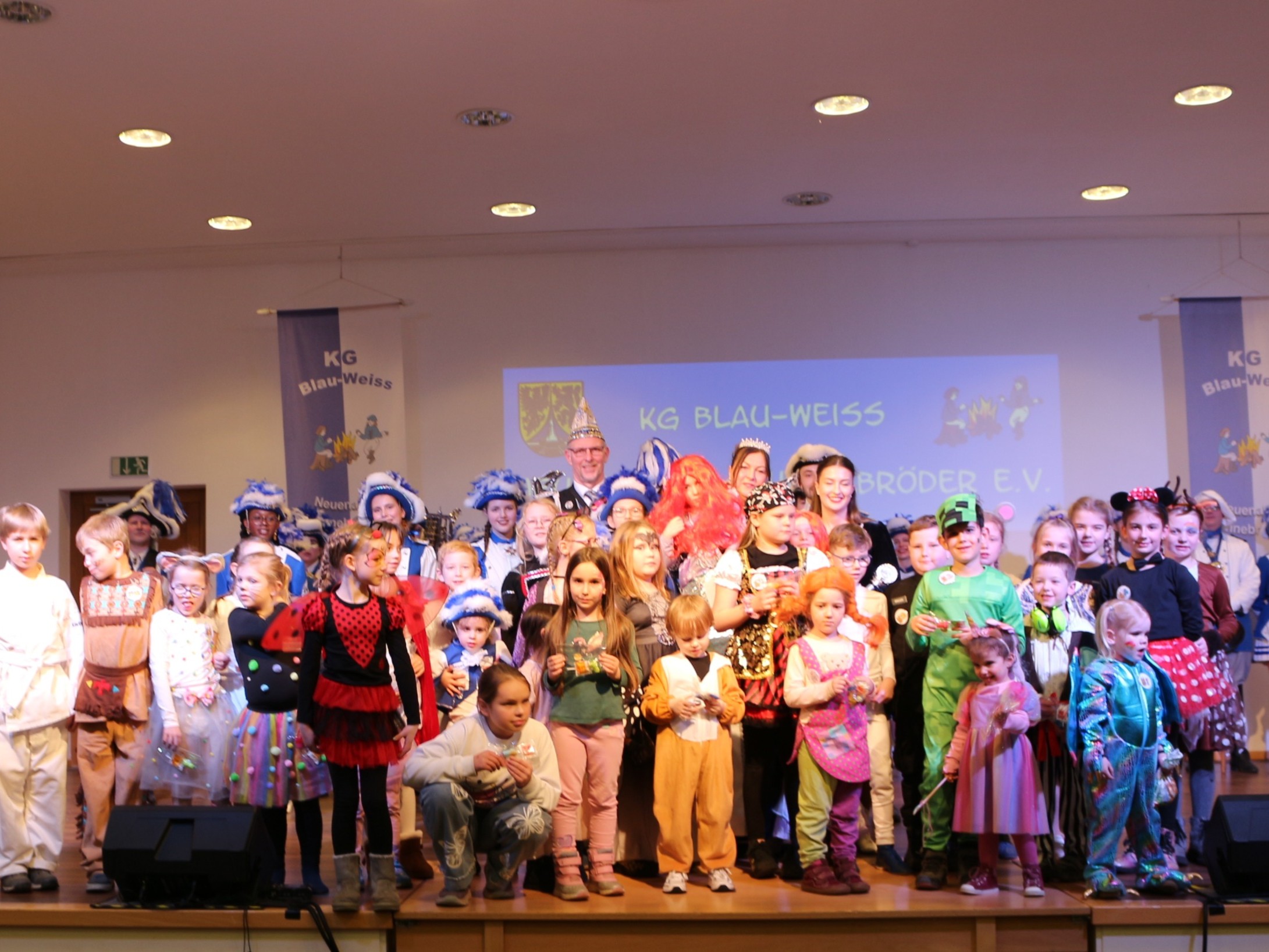 Dieses Bild zeigt ein Gruppenfoto von der Kindersitzung