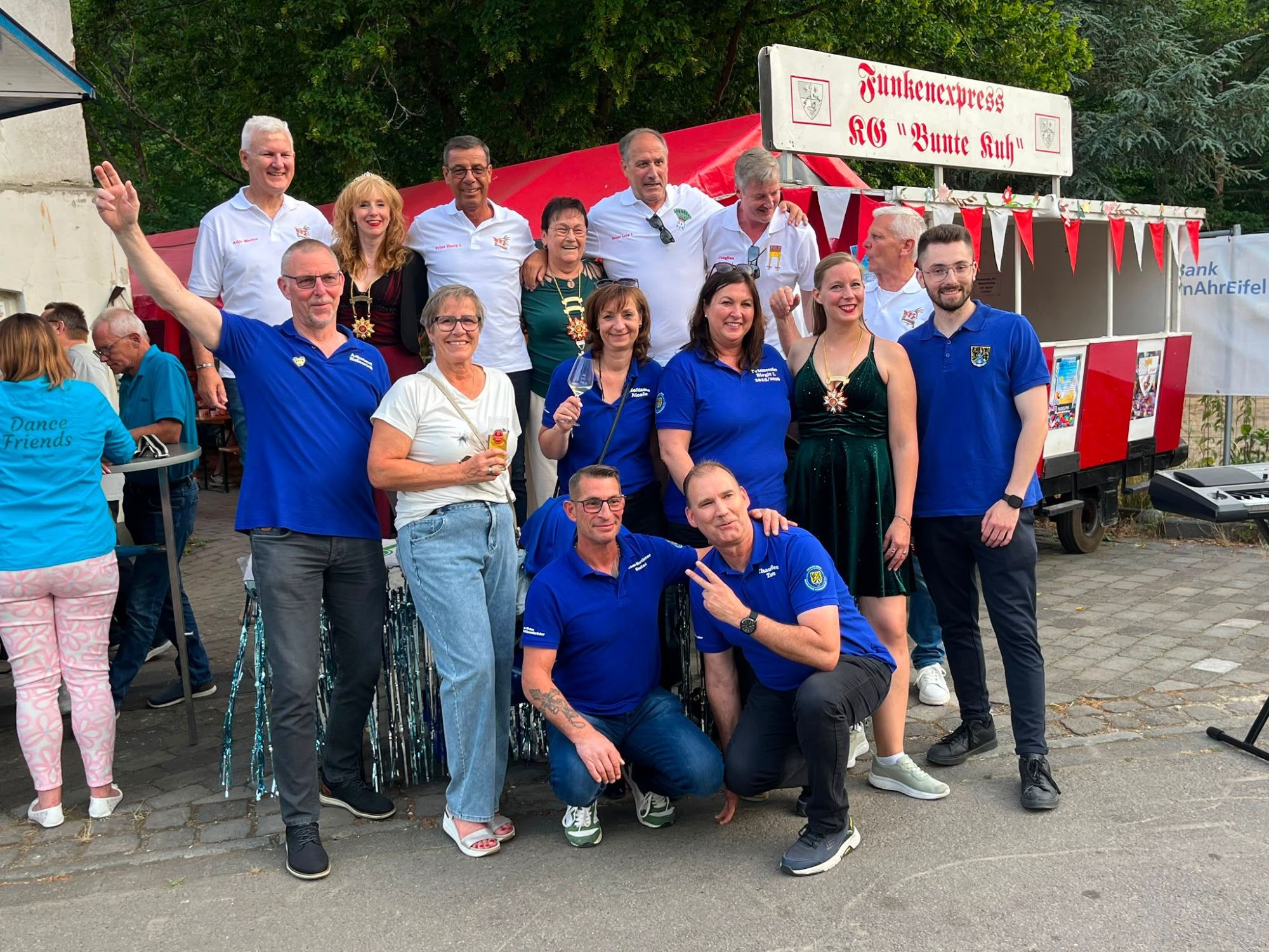Dieses Bild zeigt die Karnevalisten beim Dankesabend in Walporzheim