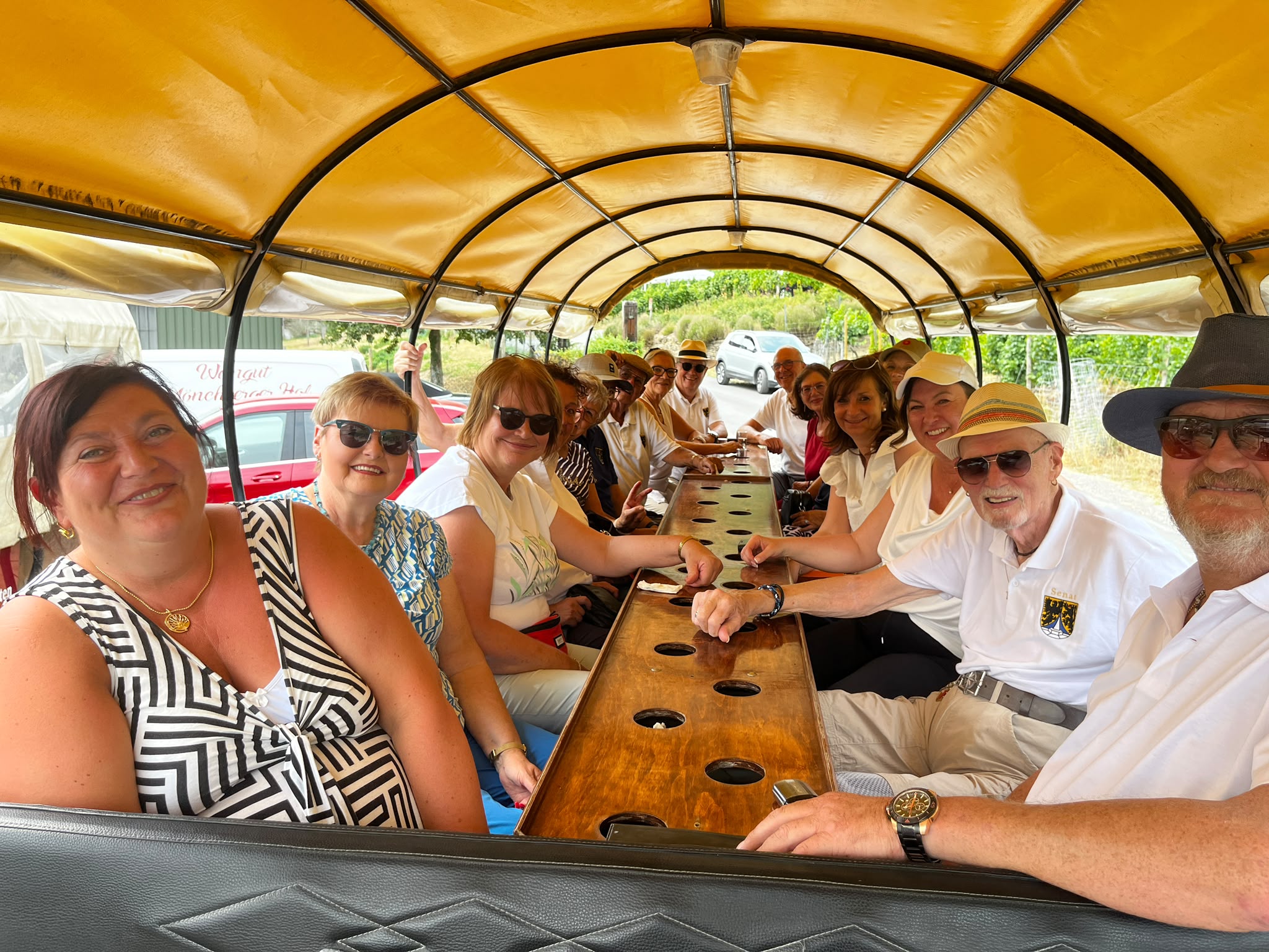 Dieses Bild zeigt Teilnehmer der Planwagentour